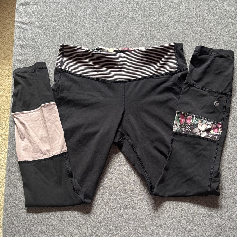 lululemon athletica Black Leggings with Floral Pocket and Pink Accent